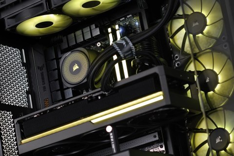 Actina iCUE 7800X3D/32GB/2TB/RX9070XT/850W Actina iCUE 7800X3D/32GB/2TB/RX9070XT/850W